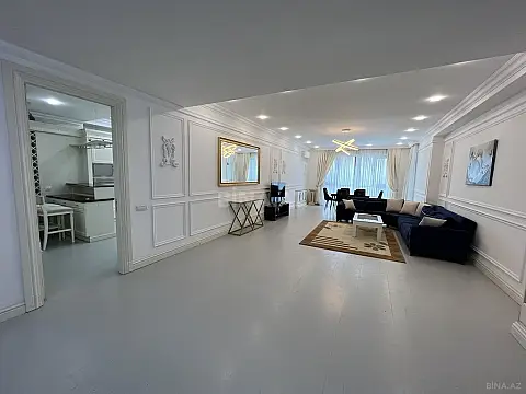Satılır 4 otaqlı mənzil 250 m²