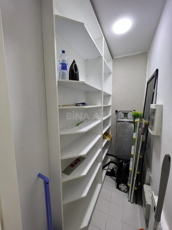 Satılır 4 otaqlı mənzil 250 m²