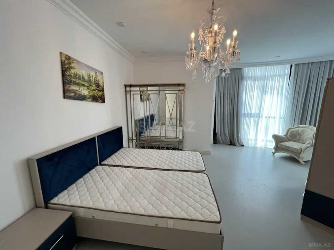 Satılır 4 otaqlı mənzil 250 m²