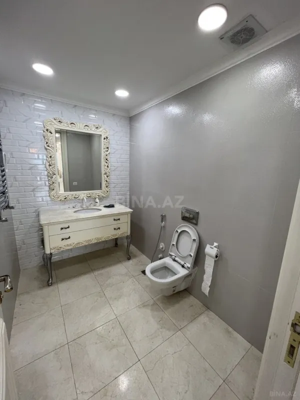 Satılır 4 otaqlı mənzil 250 m²