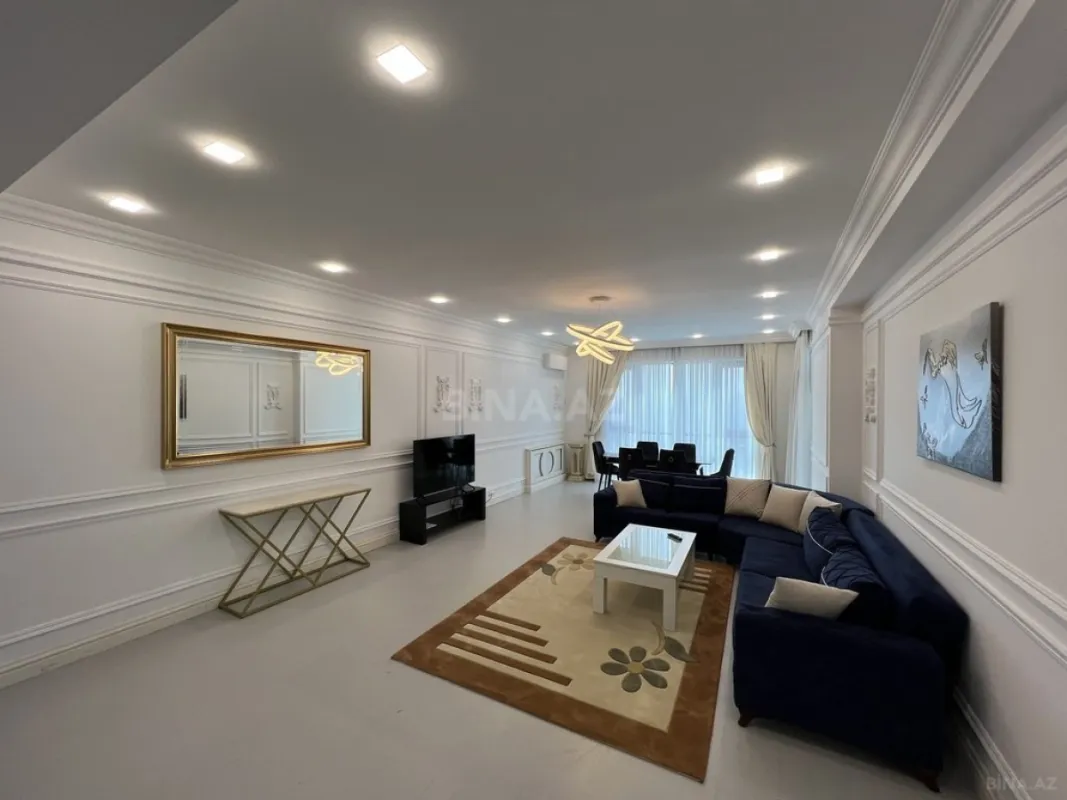 Satılır 4 otaqlı mənzil 250 m²