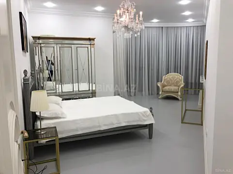 Satılır 4 otaqlı mənzil 250 m²