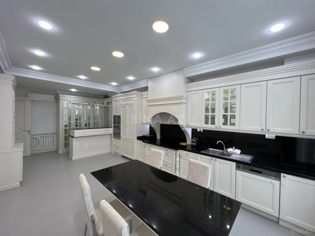 Satılır 4 otaqlı mənzil 250 m²