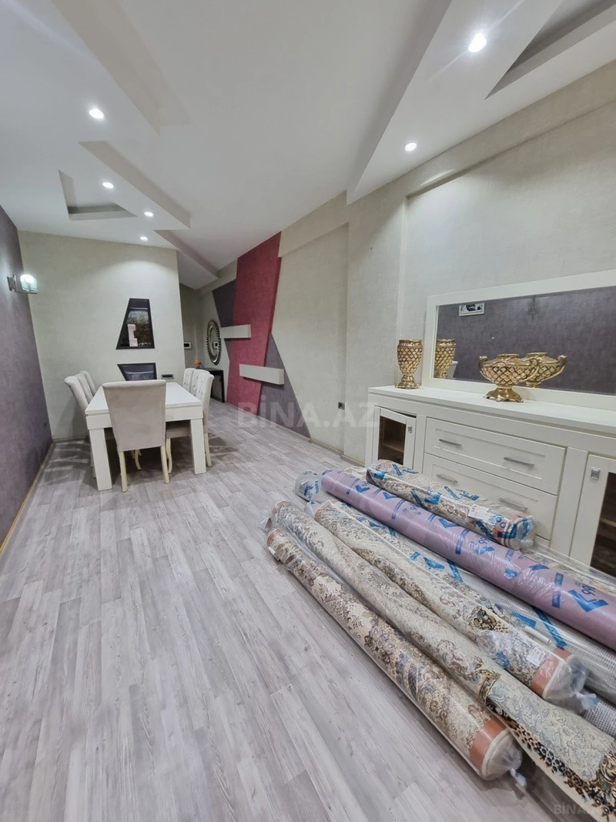 Satılır 4 otaqlı mənzil 200 m²