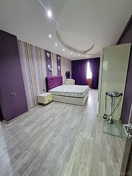 Satılır 4 otaqlı mənzil 200 m²