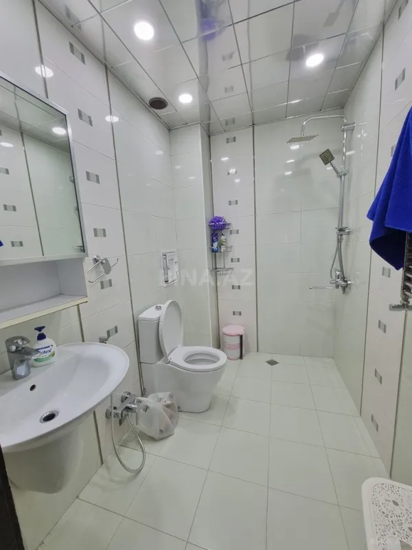 Satılır 4 otaqlı mənzil 200 m²