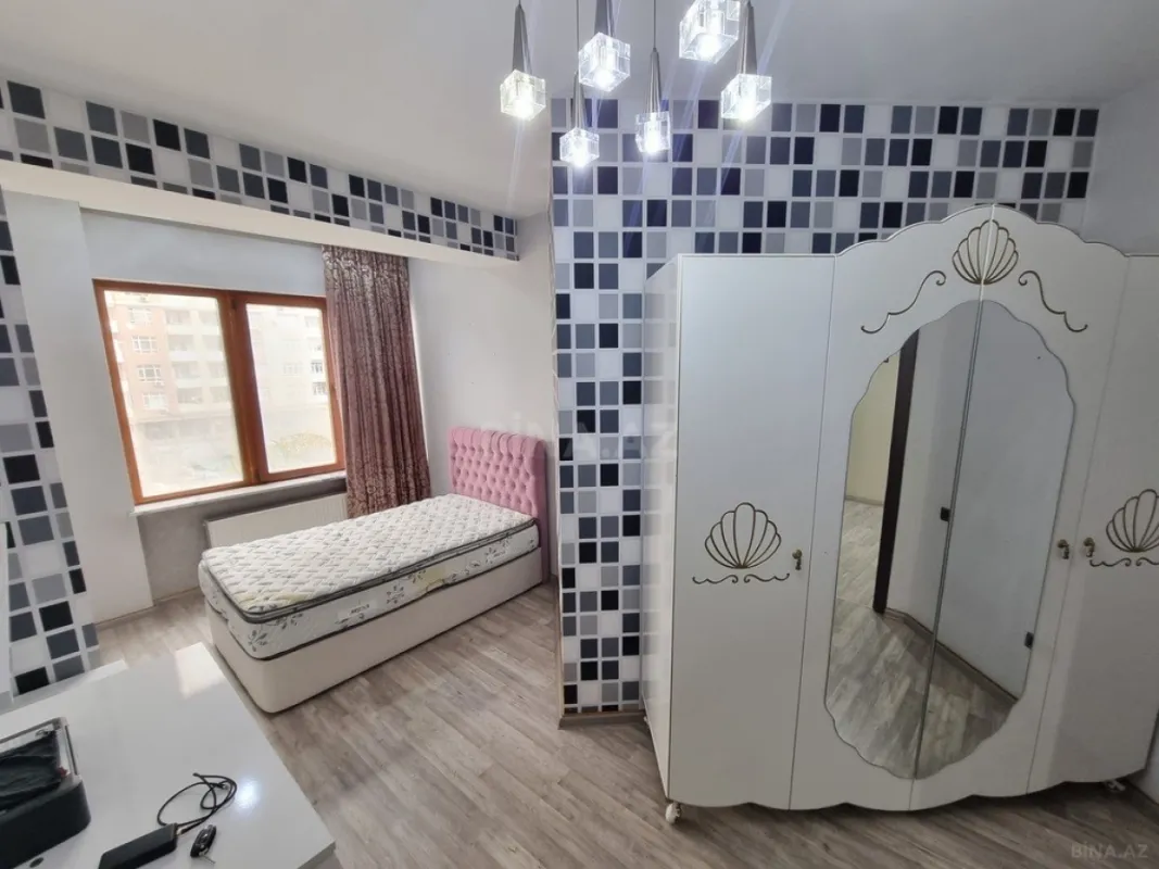 Satılır 4 otaqlı mənzil 200 m²