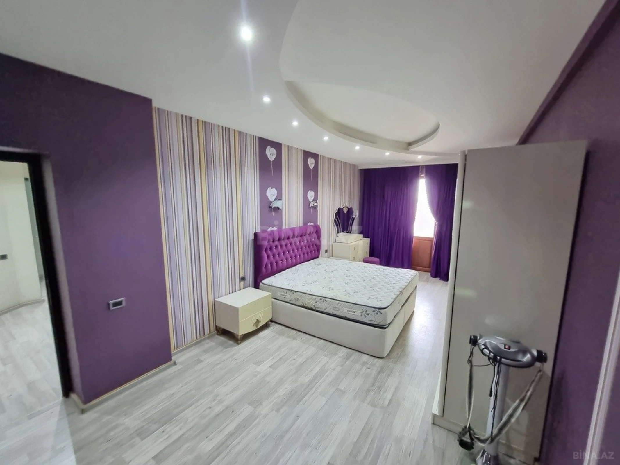 Satılır 4 otaqlı mənzil 200 m²