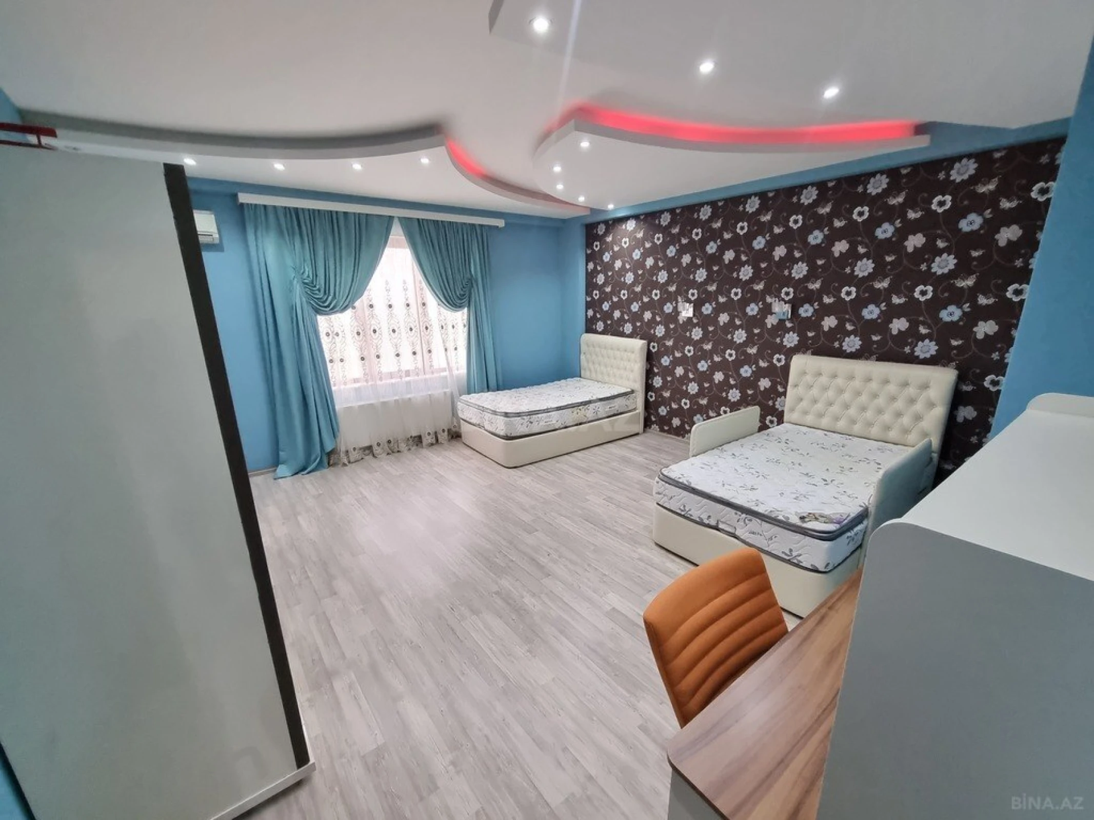 Satılır 4 otaqlı mənzil 200 m²
