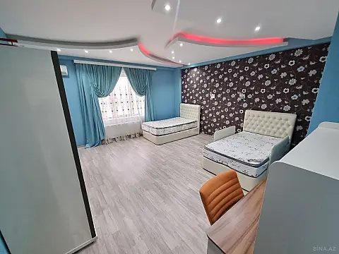 Satılır 4 otaqlı mənzil 200 m²