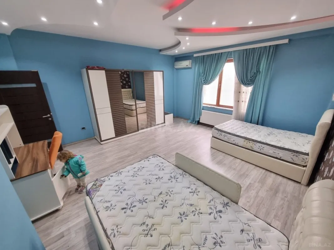 Satılır 4 otaqlı mənzil 200 m²