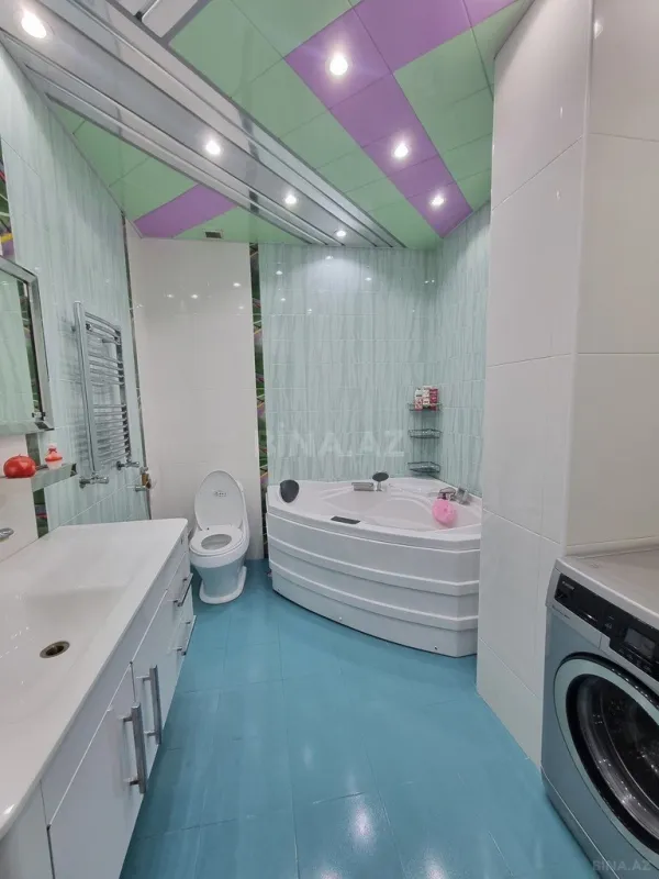 Satılır 4 otaqlı mənzil 200 m²