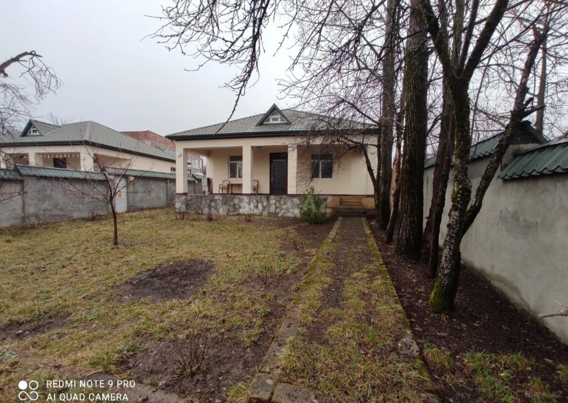 Satılır 6 otaqlı həyət evi 200 m²