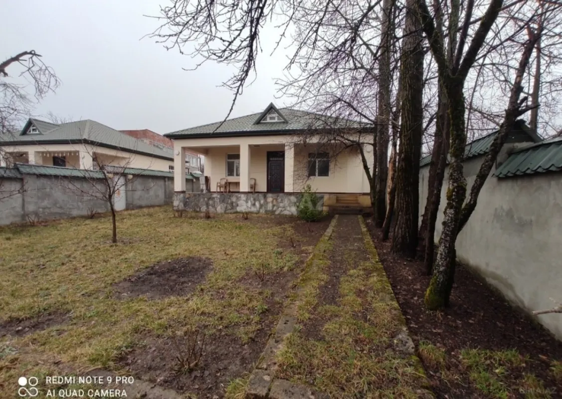 Satılır 6 otaqlı həyət evi 200 m²