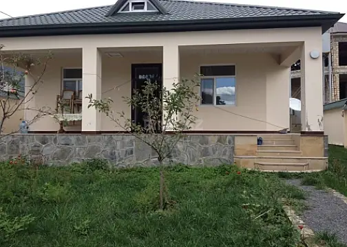 Satılır 6 otaqlı həyət evi 200 m²