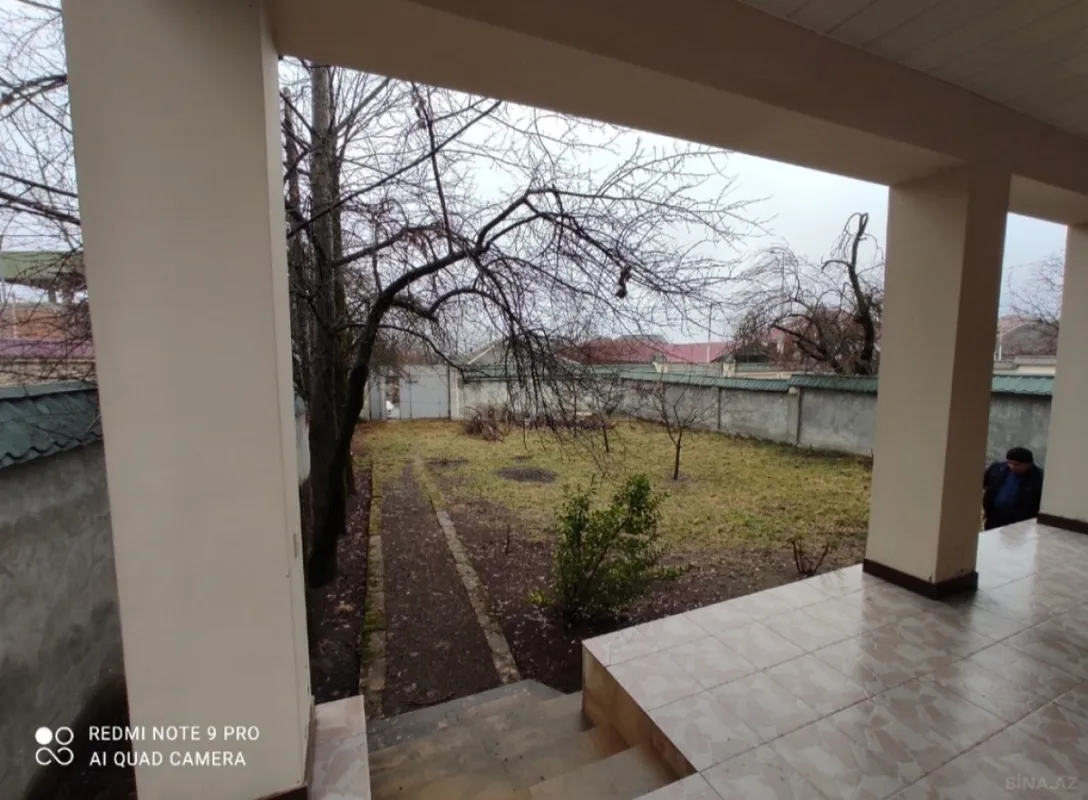 Satılır 6 otaqlı həyət evi 200 m²