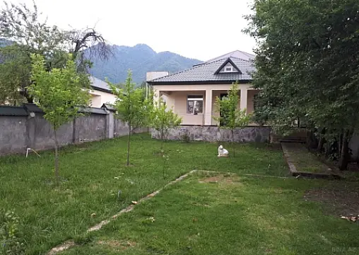 Satılır 6 otaqlı həyət evi 200 m²