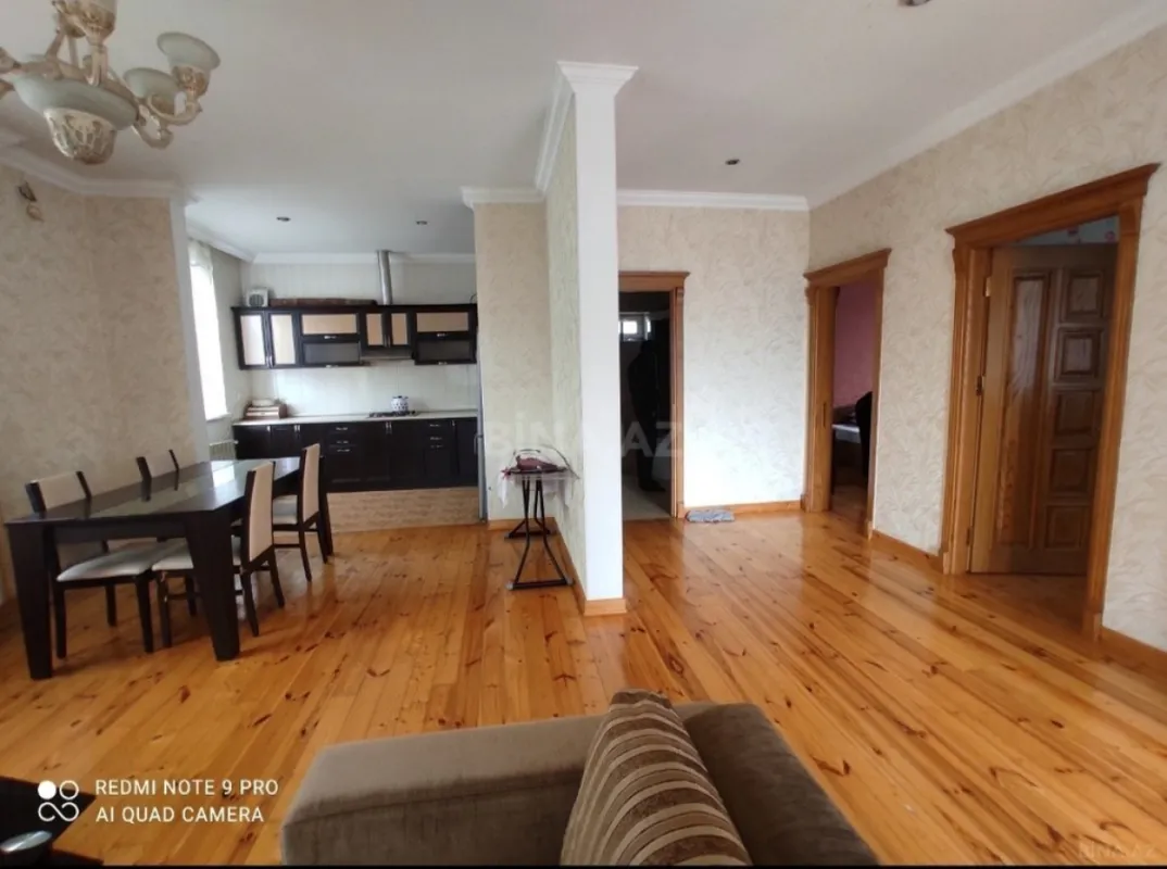 Satılır 6 otaqlı həyət evi 200 m²