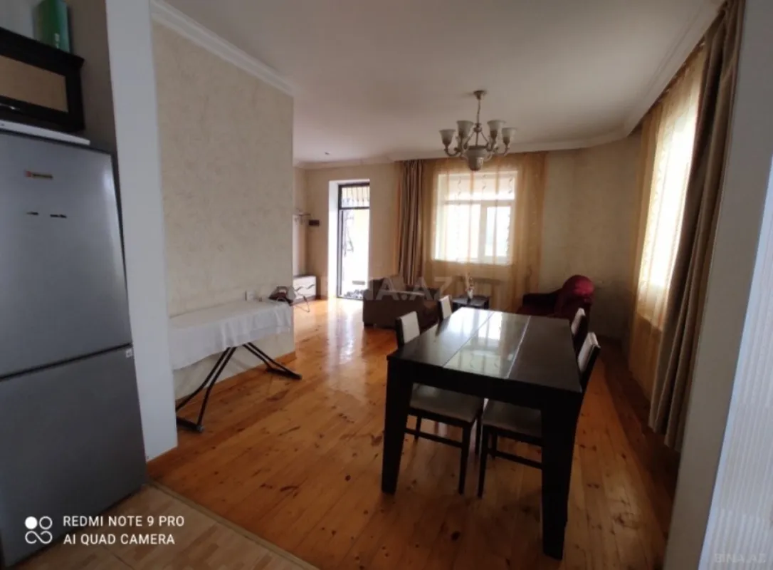 Satılır 6 otaqlı həyət evi 200 m²