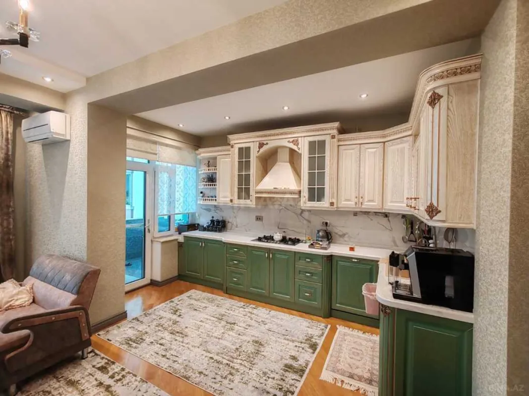 Satılır 5 otaqlı mənzil 223 m²