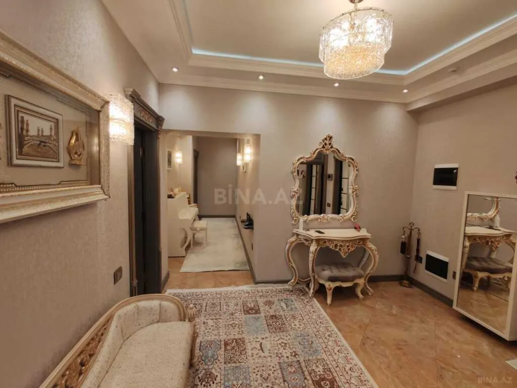 Satılır 5 otaqlı mənzil 223 m²