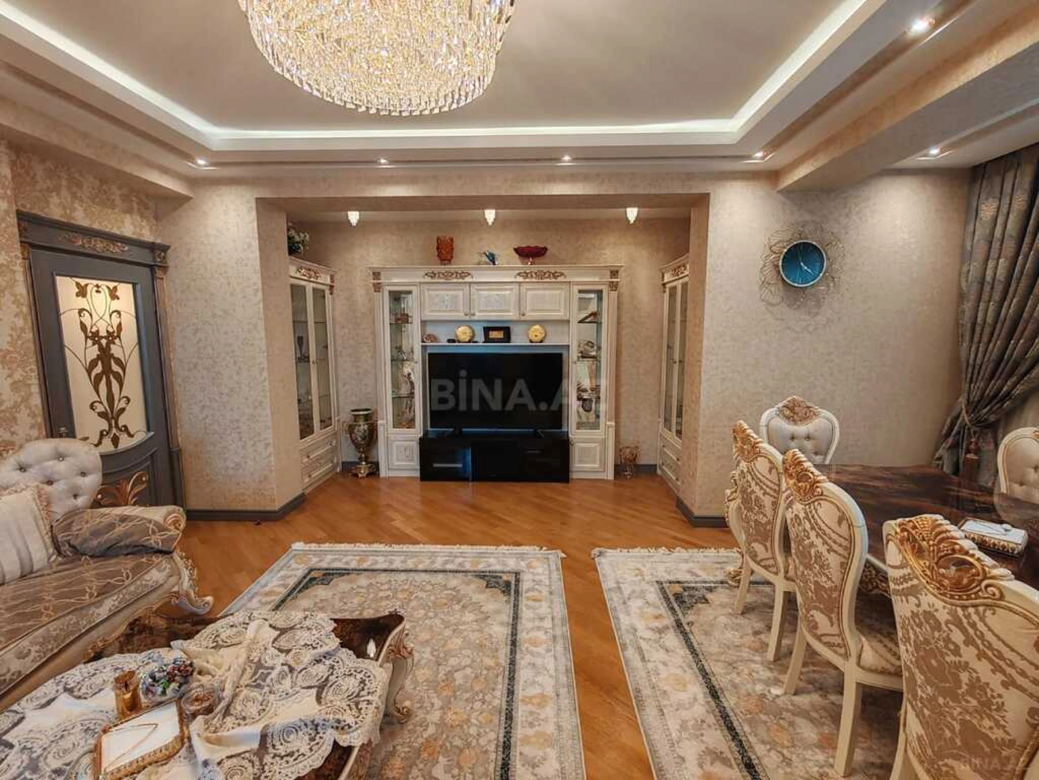 Satılır 5 otaqlı mənzil 223 m²