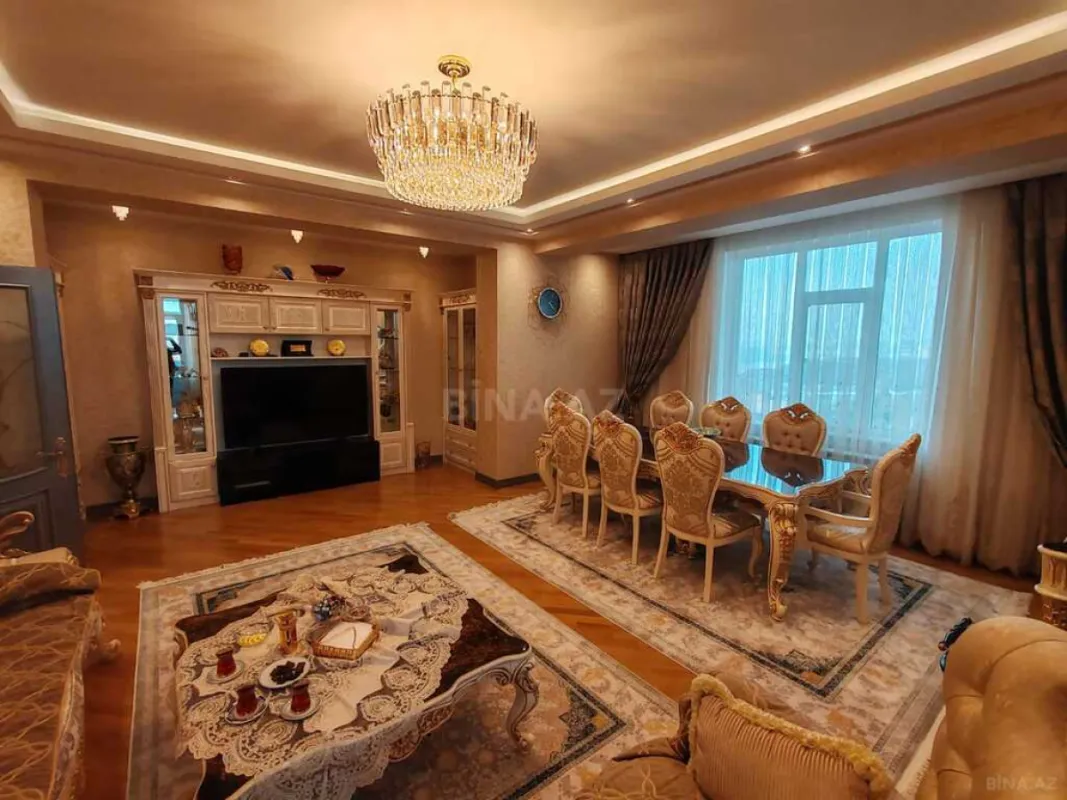 Satılır 5 otaqlı mənzil 223 m²