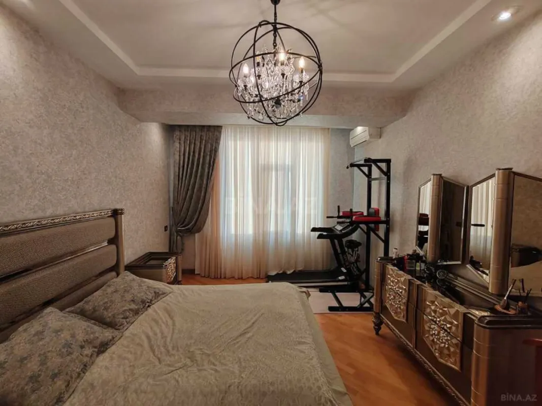 Satılır 5 otaqlı mənzil 223 m²