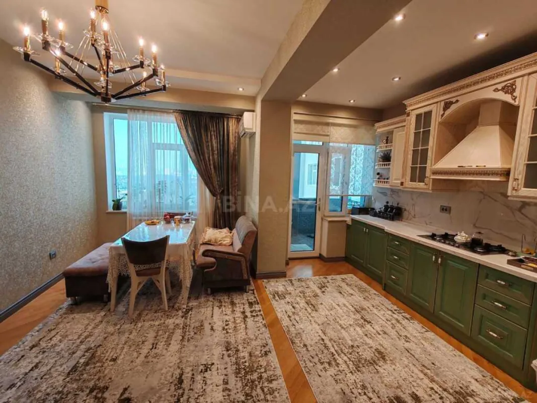 Satılır 5 otaqlı mənzil 223 m²