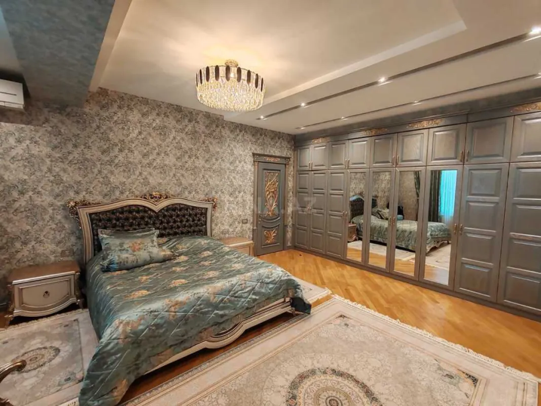 Satılır 5 otaqlı mənzil 223 m²