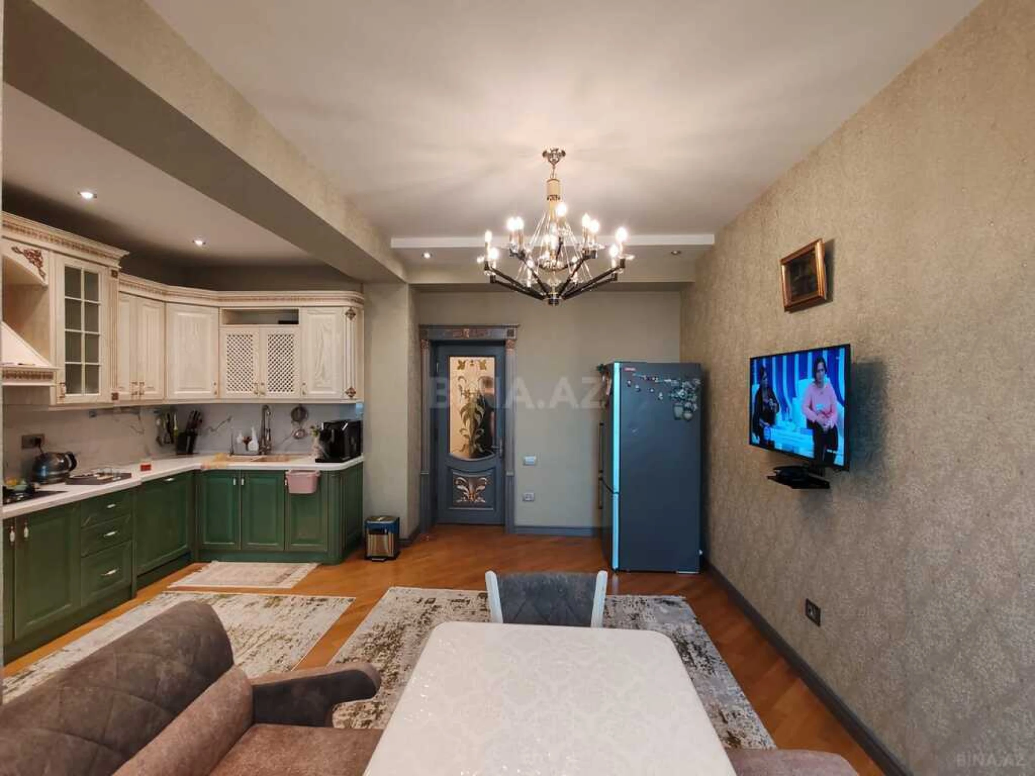 Satılır 5 otaqlı mənzil 223 m²