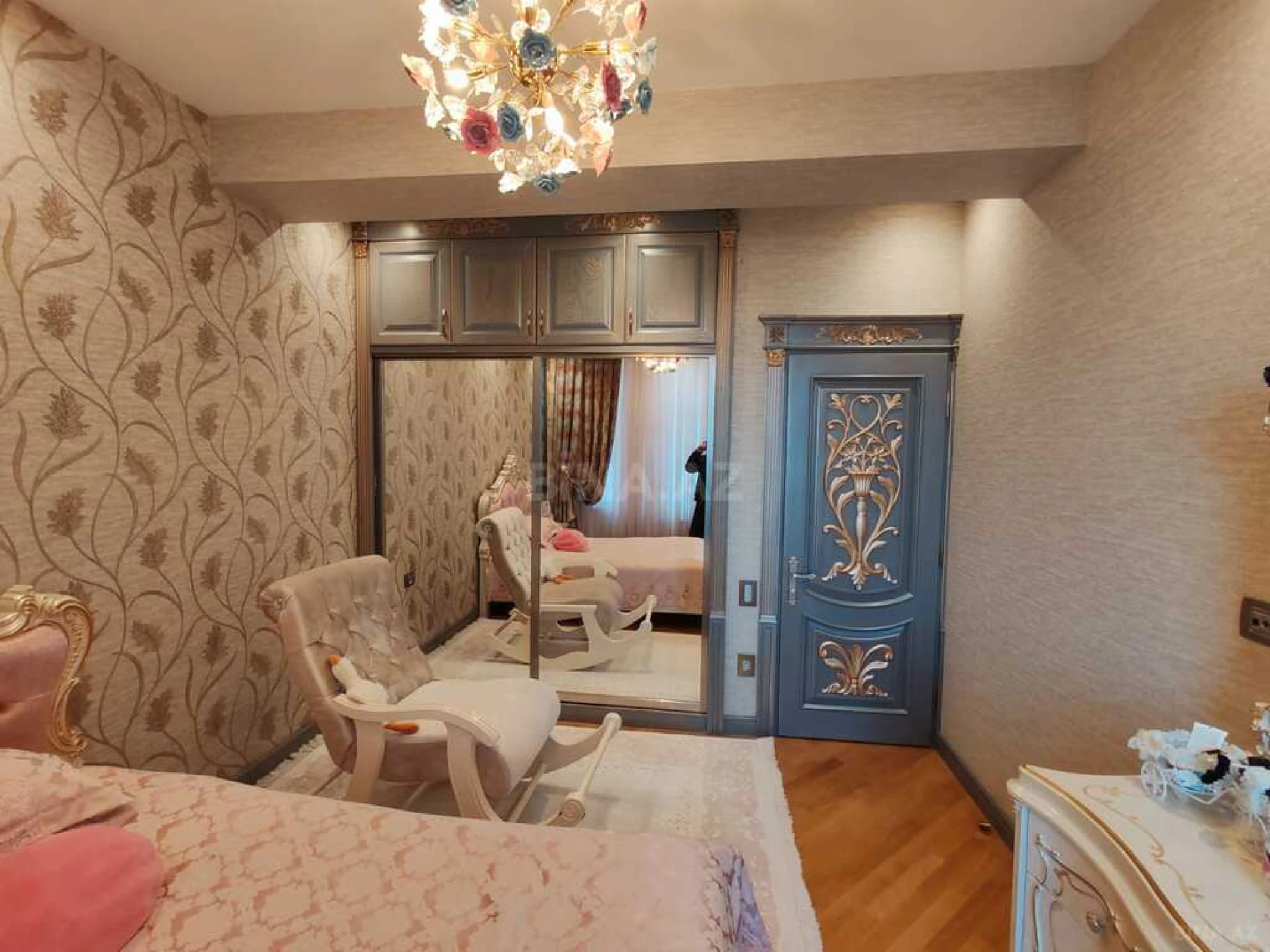 Satılır 5 otaqlı mənzil 223 m²