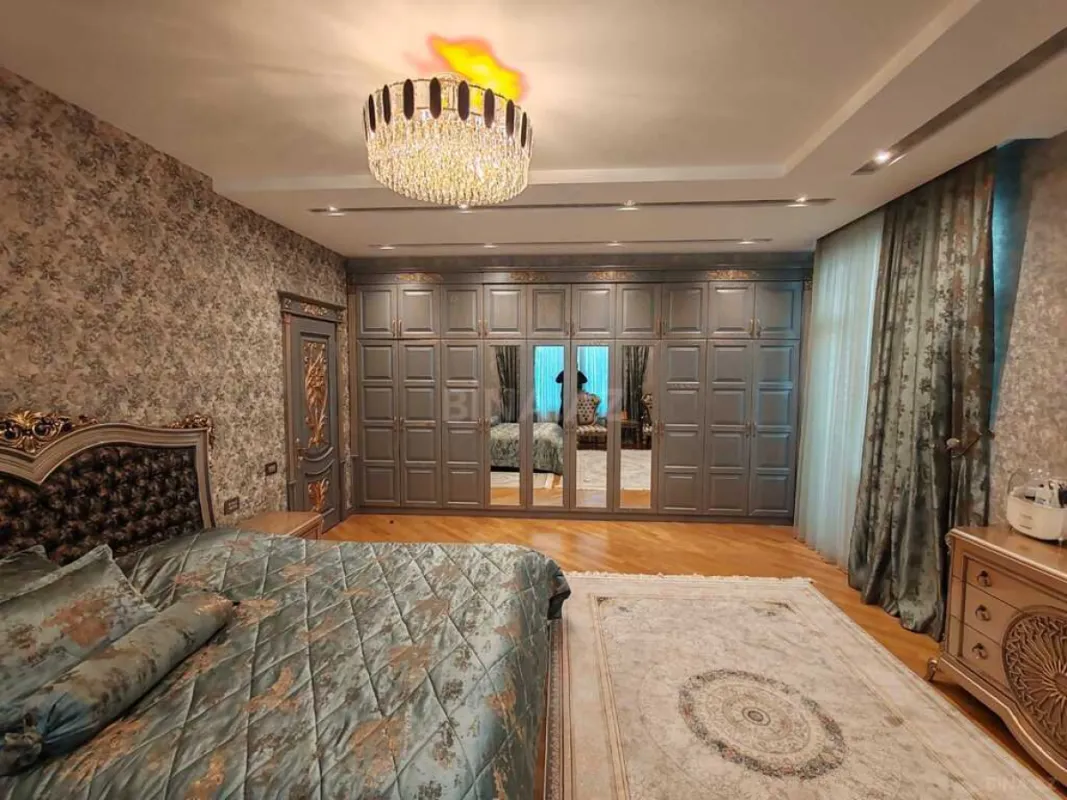 Satılır 5 otaqlı mənzil 223 m²