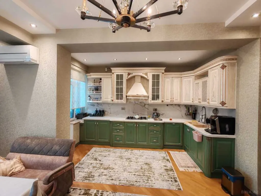 Satılır 5 otaqlı mənzil 223 m²