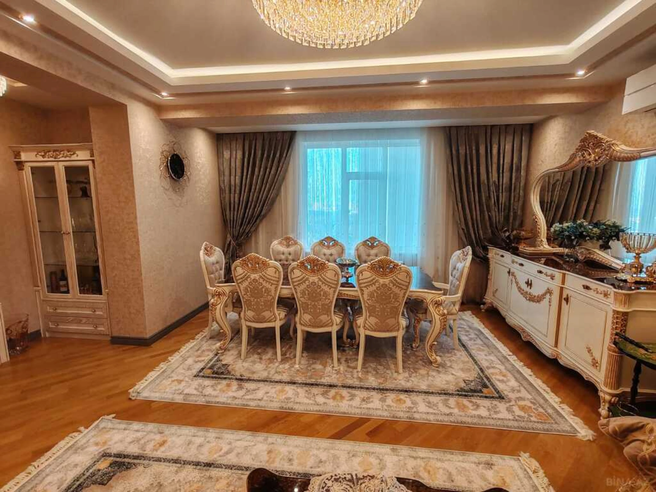 Satılır 5 otaqlı mənzil 223 m²