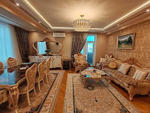 Satılır 5 otaqlı mənzil 223 m²