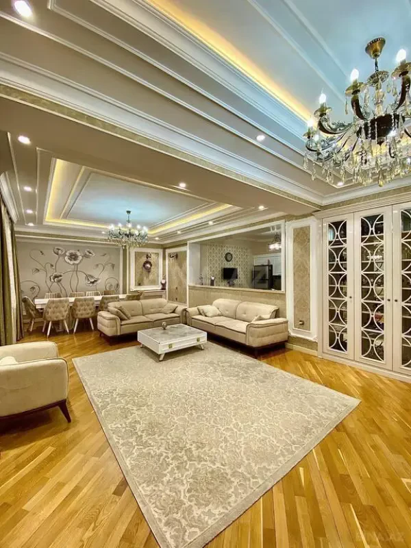 Satılır 4 otaqlı mənzil 209 m²