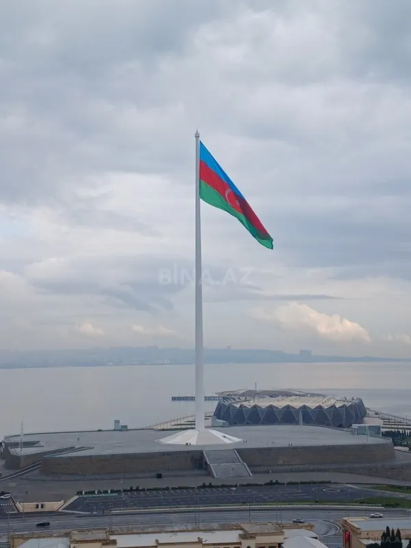 Satılır 3 otaqlı mənzil 153 m²