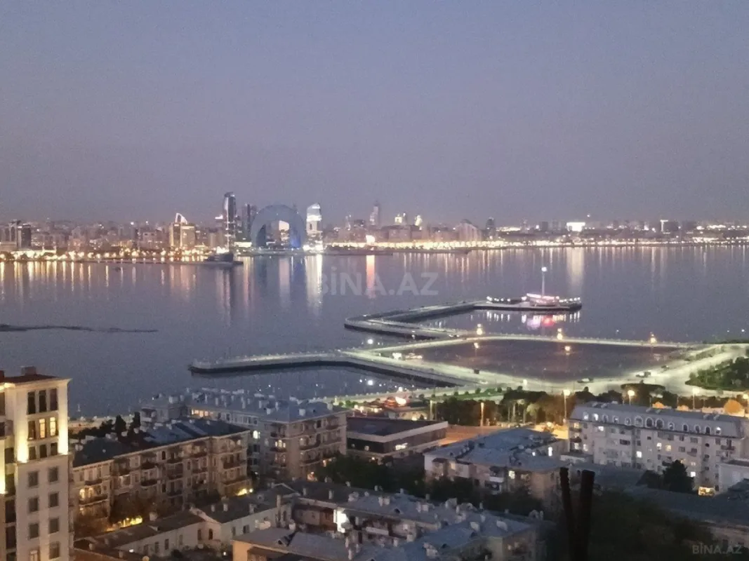 Satılır 3 otaqlı mənzil 153 m²