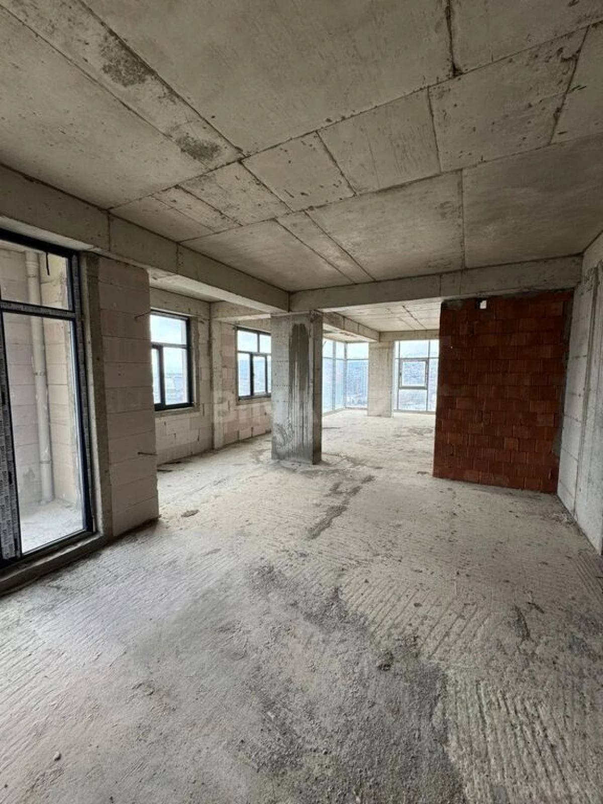 Satılır 3 otaqlı mənzil 153 m²