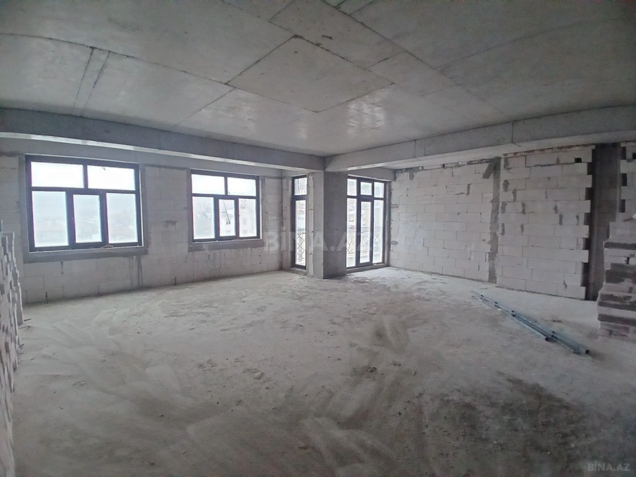 Satılır 3 otaqlı mənzil 153 m²