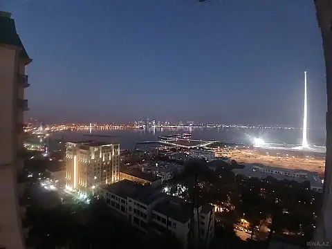 Satılır 3 otaqlı mənzil 153 m²