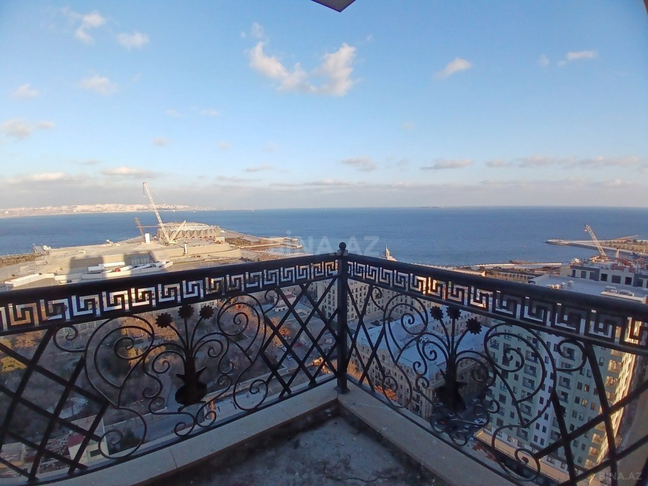 Satılır 3 otaqlı mənzil 153 m²