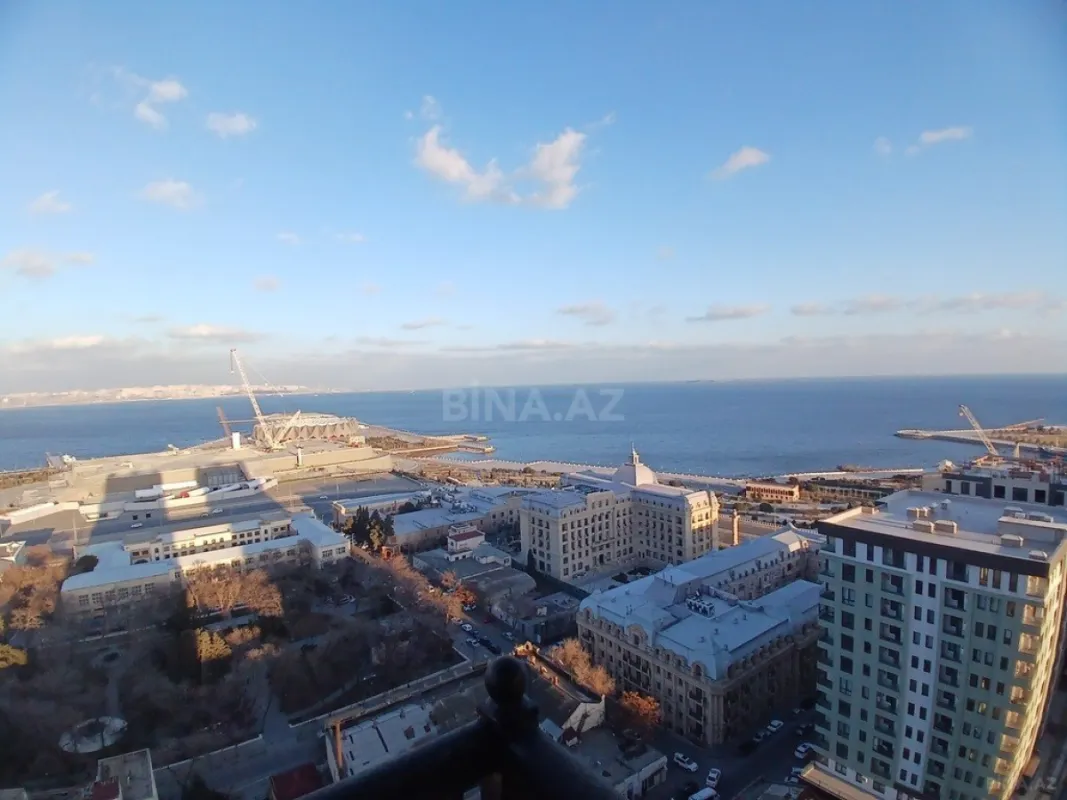 Satılır 3 otaqlı mənzil 153 m²