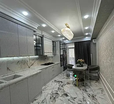 Satılır 4 otaqlı mənzil 190 m²