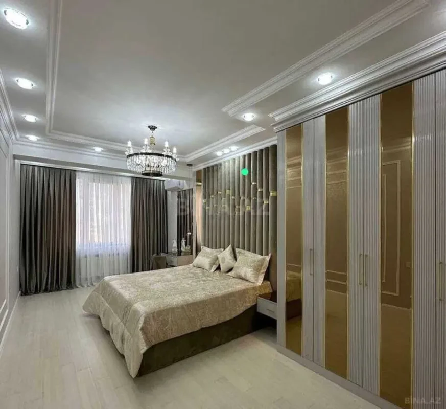 Satılır 4 otaqlı mənzil 190 m²
