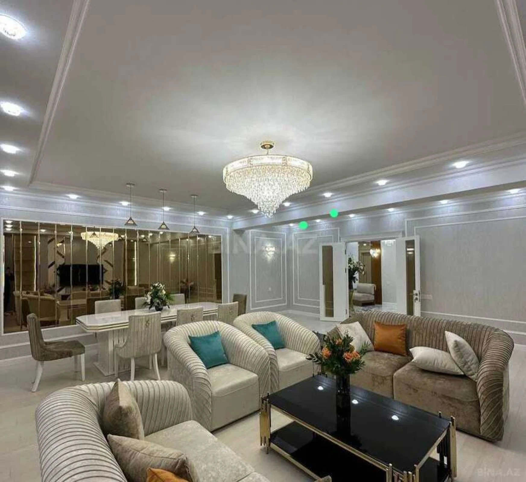 Satılır 4 otaqlı mənzil 190 m²