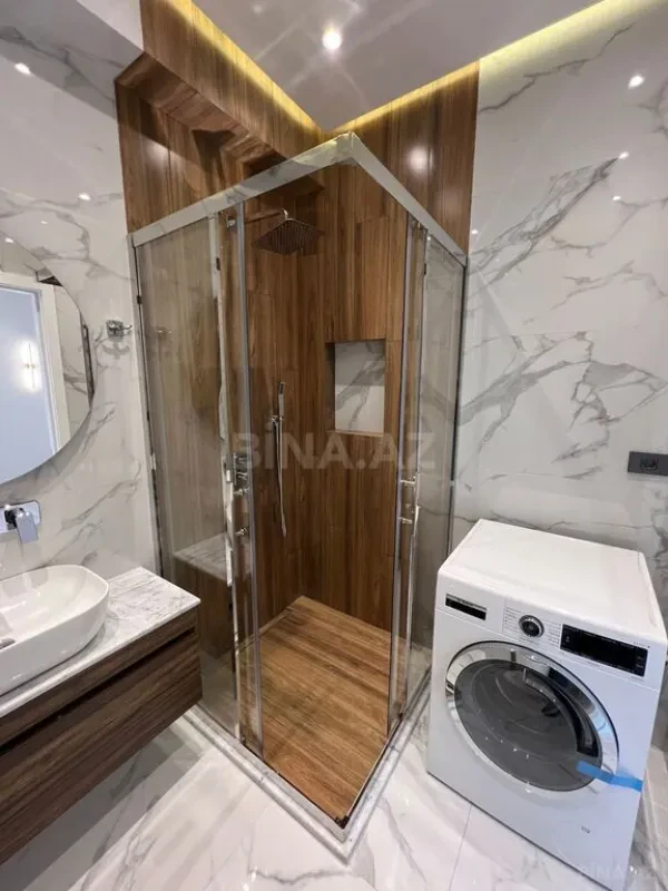 Satılır 4 otaqlı mənzil 190 m²