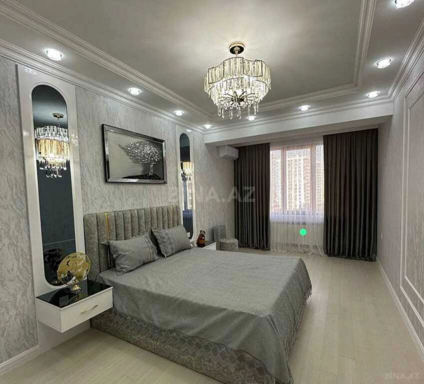 Satılır 4 otaqlı mənzil 190 m²