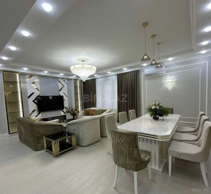 Satılır 4 otaqlı mənzil 190 m²